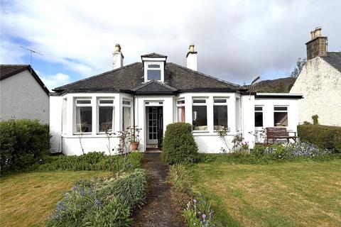 3 bed property, in Roselea, £215,000