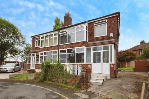 3 bed property, in Edgefield Avenue, £170,000
