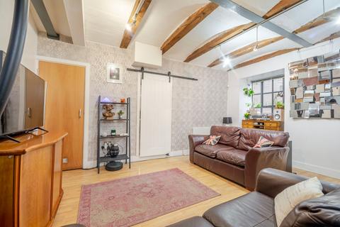 1 bed property, in William Bancroft Buildings, £120,000