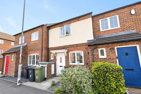 2 bed property, in Moir Close, £200,000