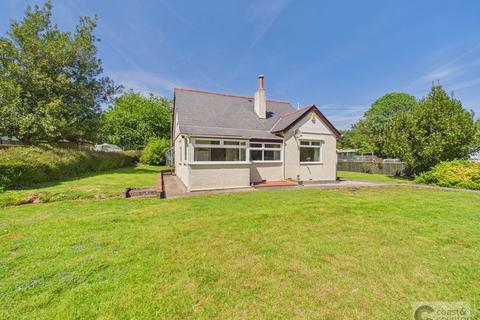 3 bed property, in Kirtons Road, £450,000