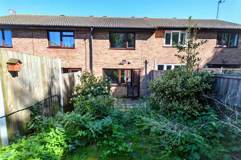 2 bed property, in Dixon Road, £195,000