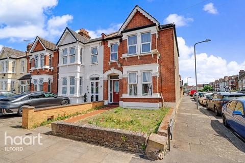 3 bed property, in Quebec Road, £650,000