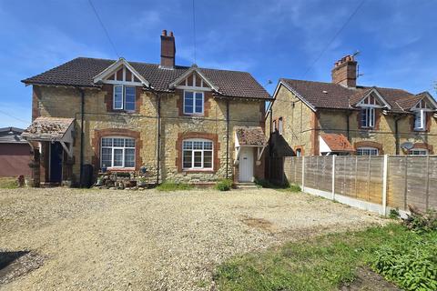 3 bed property, in Elm Tree Cottage, £230,000