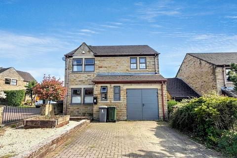 4 bed property, in Croft Field, £400,000