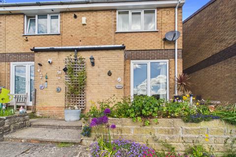 2 bed property, in Crabtree Close, £179,995