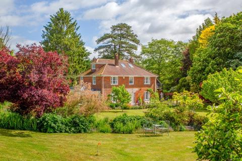 5 bed property, in Silleys Field, £1,575,000