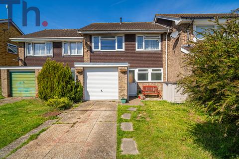 3 bed property, in Newport PO30, £230,000