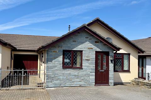 2 bed property, in Raleigh Close, £315,000