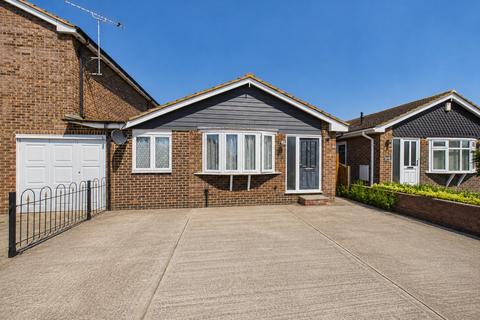 2 bed property, in Laburnum Grove, £325,000