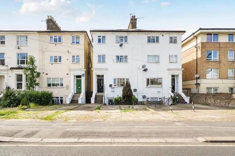 1 bed property, in Lansdowne Road, £165,000