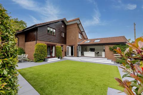 4 bed property, in Chelsea Mews, £1,250,000