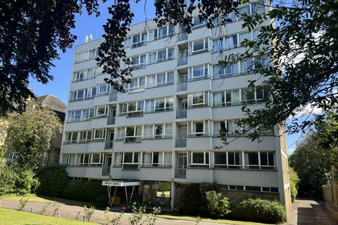3 bed property, in 67 PUTNEY HILL SW15, £130,000