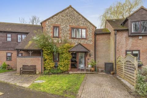 2 bed property, in WOOBURN MOOR HP10, £190,000