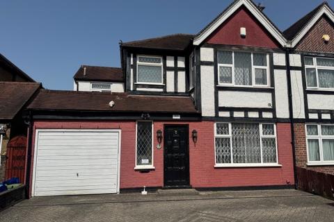 4 bed property, in WEMBLEY HA9, £650,000