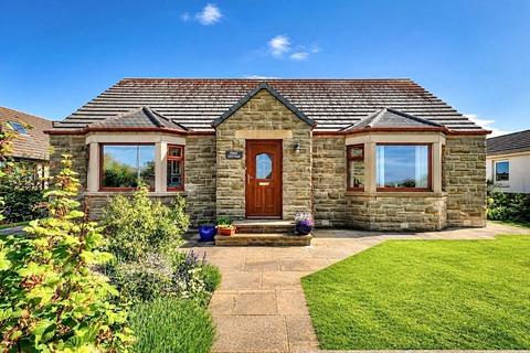 3 bed property, in Cummingston, £365,000