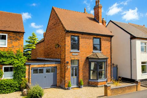 4 bed property, in Ashby Road, £460,000