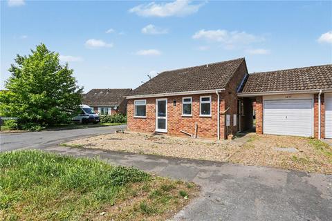 2 bed property, in Woodside Park, £230,000