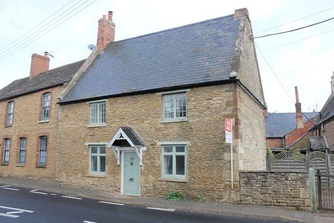 3 bed property, in Main Road, £200,000