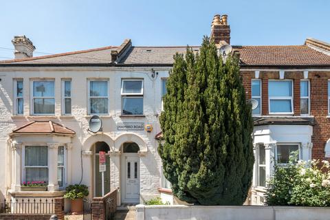 3 bed property, in Hambro Road, £725,000