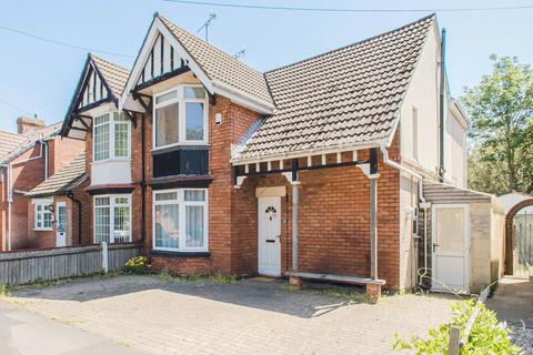 3 bed property, in Shrivenham Road, £395,000