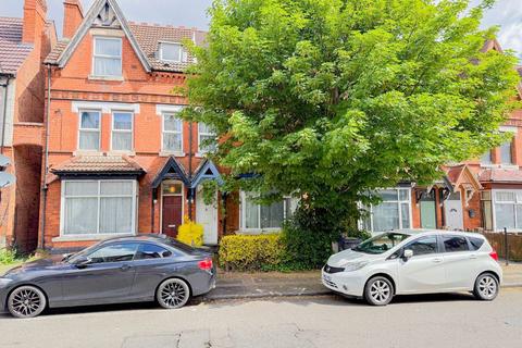 5 bed property, in Cecil Road, £240,000