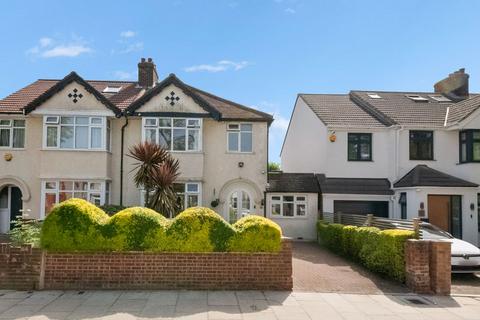 4 bed property, in Dorchester Road, £689,950