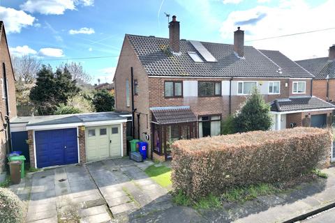 4 bed property, in Cherington Close, £275,000