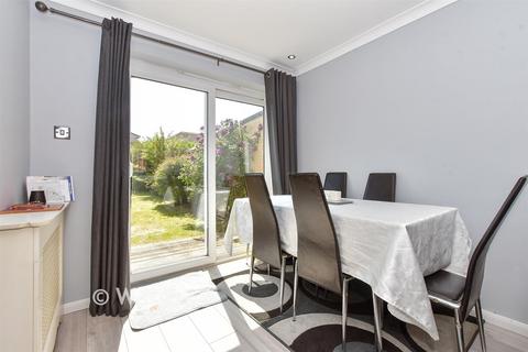 3 bed property, in Canterbury Road, £350,000