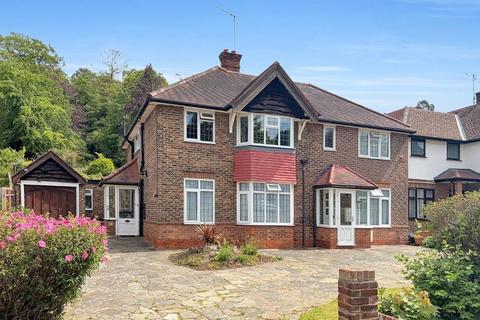 5 bed property, in South Croydon CR2, £900,000