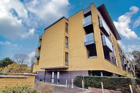 2 bed property, in Pipit Drive, £500,000
