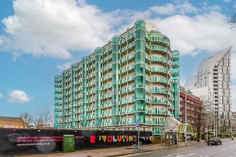 3 bed property, in Uxbridge Road, £500,000