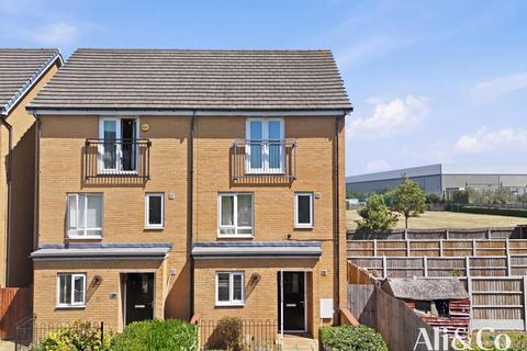 4 bed property, in Schoolfield Road, £450,000