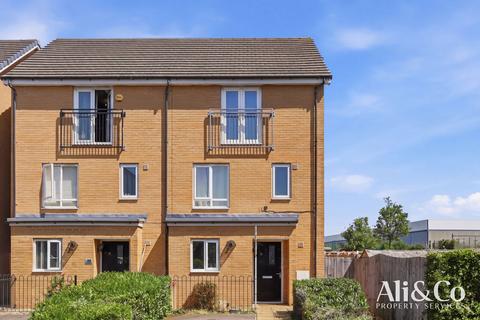 4 bed property, in Schoolfield Road, £450,000