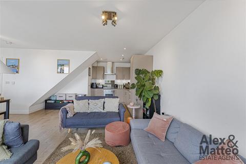 3 bed property, in Bermondsey Works, £525,000