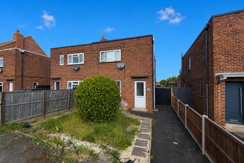 3 bed property, in Howitts Gardens, £275,000