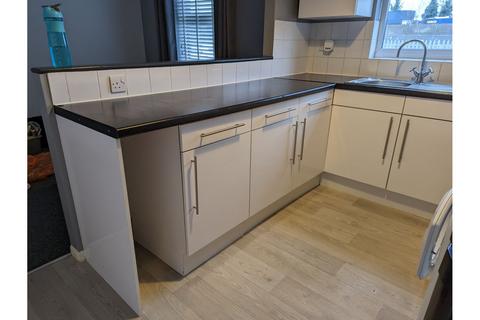 1 bed property, in Dock Road, £140,000