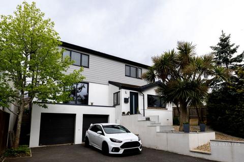 5 bed property, in St Johns Road, £630,000