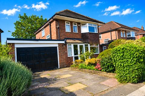 3 bed property, in Gleneagles Road, £500,000