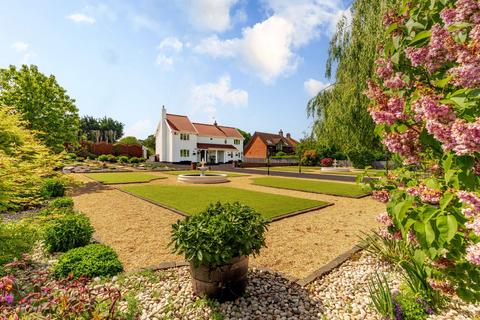 6 bed property, in The Street, £945,000