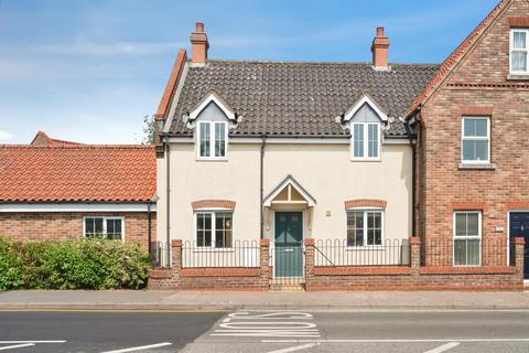 3 bed property, in Baxter Close, £270,000