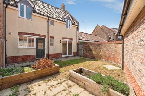 3 bed property, in Baxter Close, £270,000