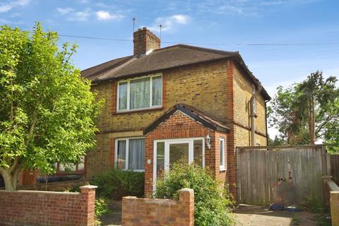 3 bed property, in Latymer Way, £450,000