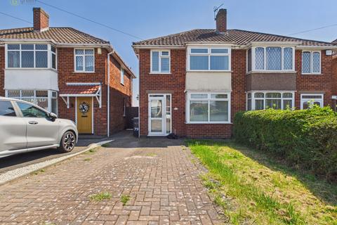 3 bed property, in Selworthy Road, £250,000