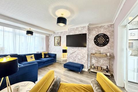 3 bed property, in Lawrence Road, £269,950