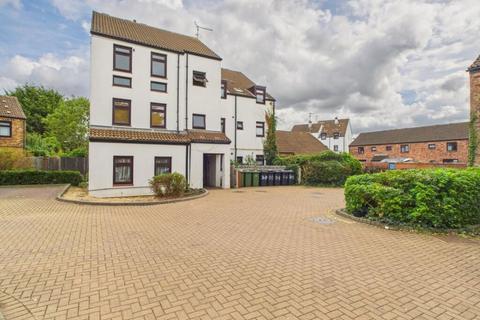 1 bed property, in Heyford Close, £65,000