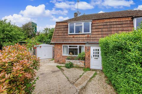 3 bed property, in Hardings Close, £350,000
