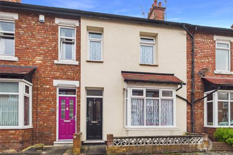 2 bed property, in Hawthorn Street, £75,000