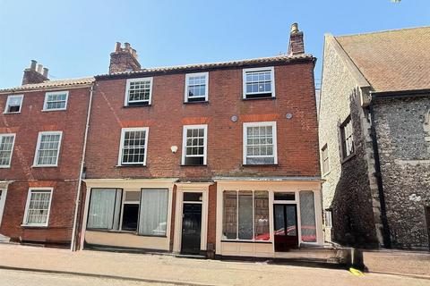 5 bed property, in Tolhouse Street, £395,000