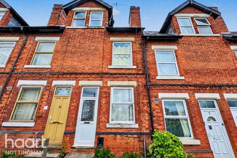 2 bed property, in Victoria Terrace, £140,000